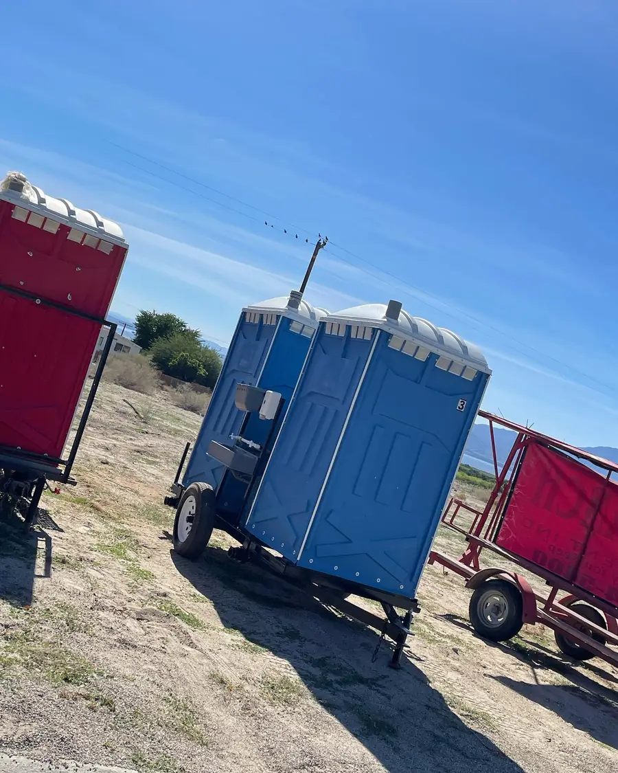 Towable porta potty trailer with blue units